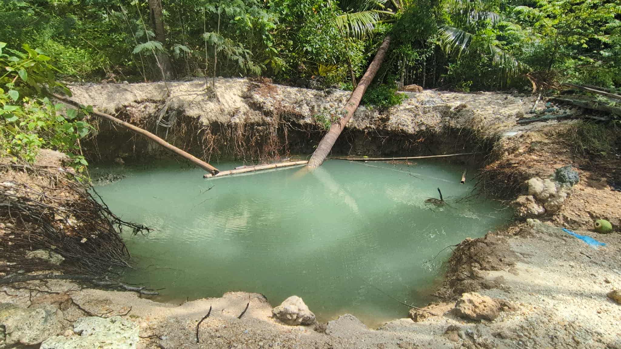 Authorities Warn of Sinkholes, Ground Cracks in Northern Cebu After 6.9 Quake